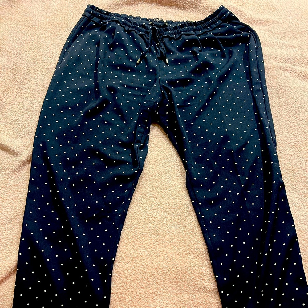 Navy blue polka dots pockets relax pants